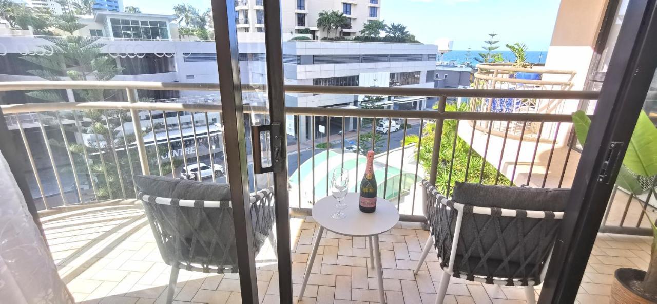 Beachside Apartment In The Heart Of Surfers Paradise - Free Parking Gold Coast Zewnętrze zdjęcie