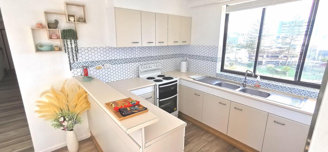 Beachside Apartment In The Heart Of Surfers Paradise - Free Parking Gold Coast Zewnętrze zdjęcie